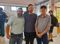 Professor Ig Bittencourt (à esquerda), Professor Guilherme Lichand (meio) e o assessor internacional da Ufal, José Niraldo (à direita)..jpeg